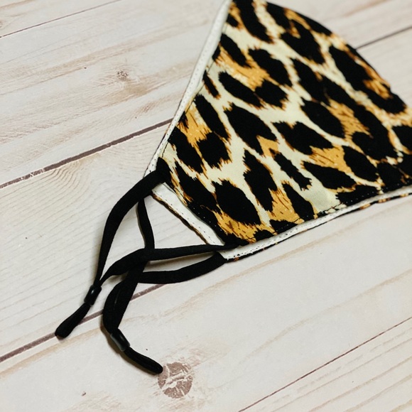 🔥3/$20🔥Leopard Print Adjustable Face Mask - Picture 7 of 7